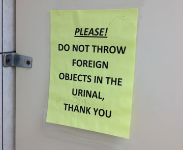 Do not throw foreign objects in the urinal