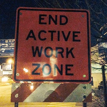 An end active work zone sign
