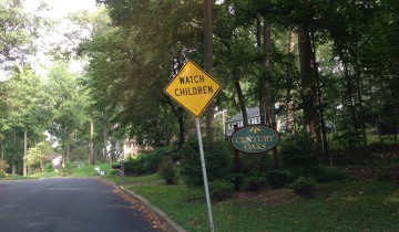 A Watch Children sign